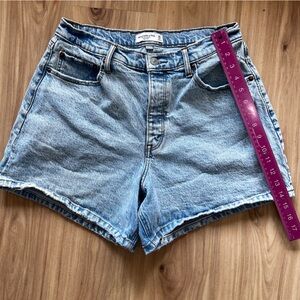 Abercrombie & Fitch High Rise Dad Short Light Wash 5in Inseam Size US10